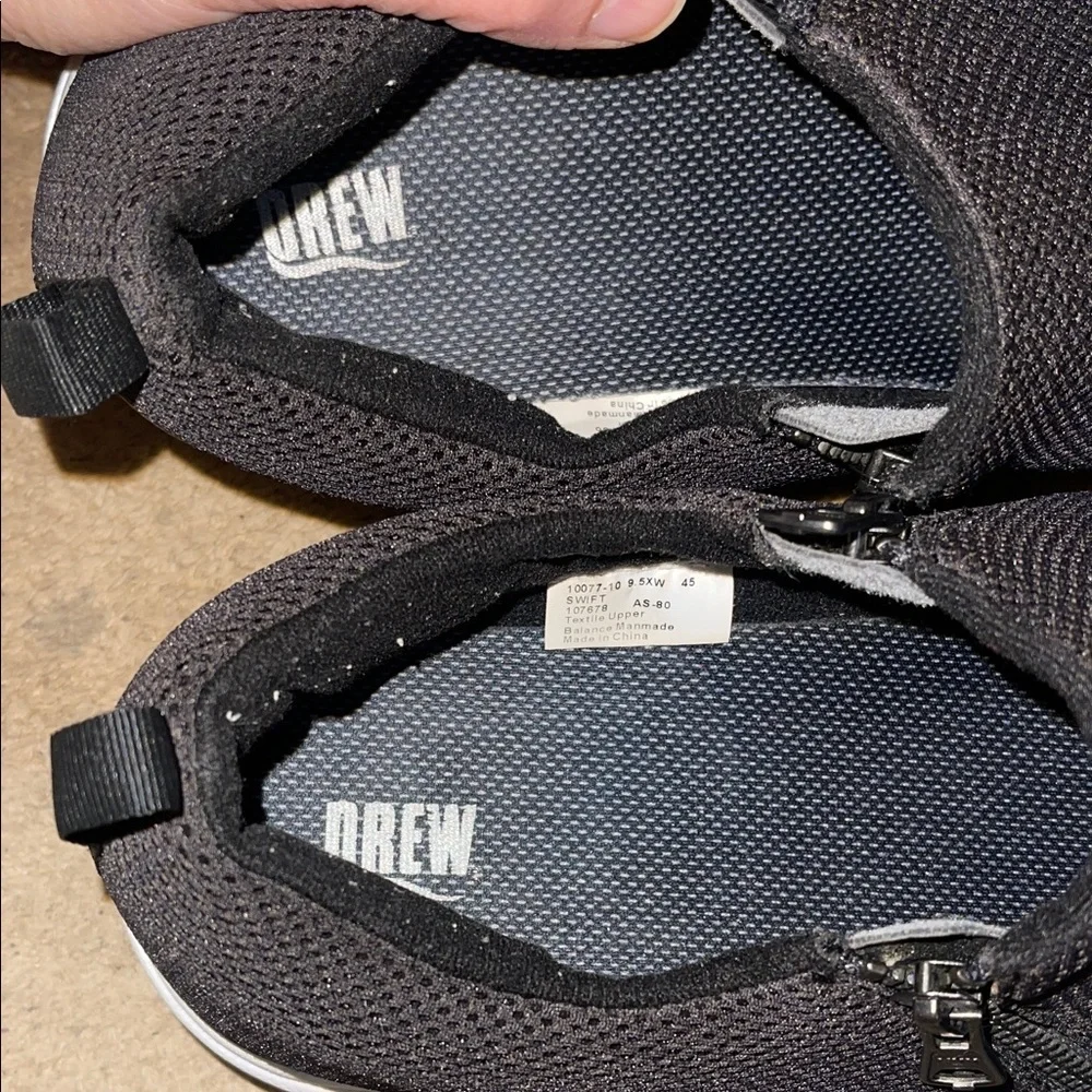 DREW Black Mesh Slip-On Sneakers with White Soles Size 9.5 Like New Condition